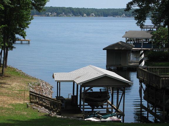 2nd image of 409 Lakeside Dr