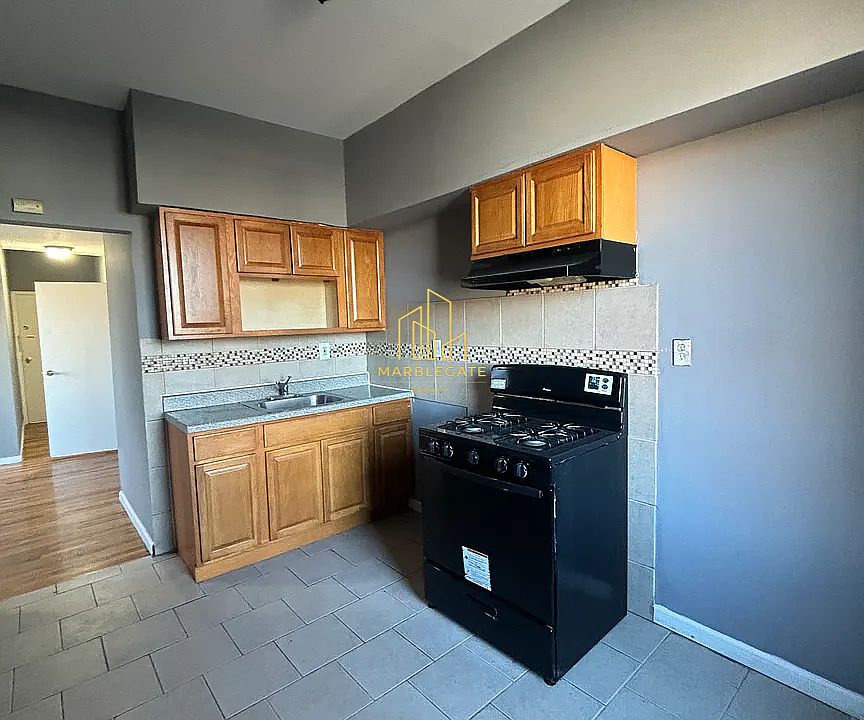 1st image of 246 Roseville Ave #3DD