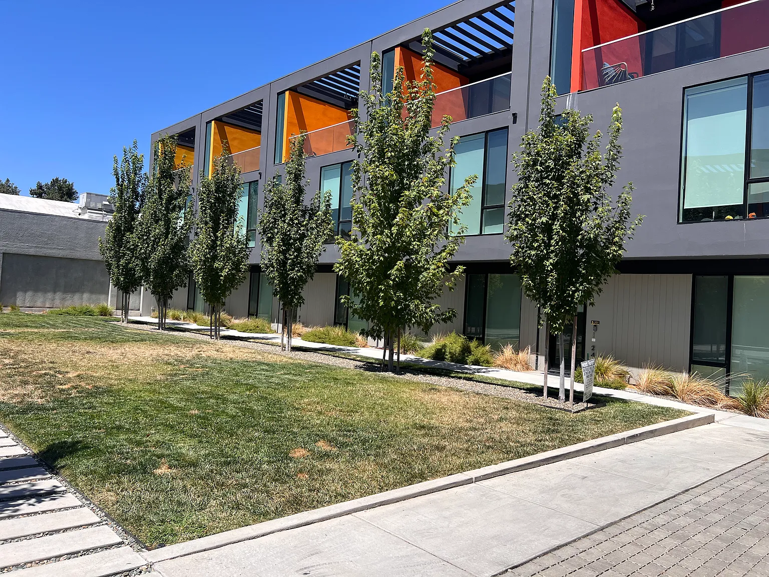 Studio, 500 sqft, $2,999 — Photo 1