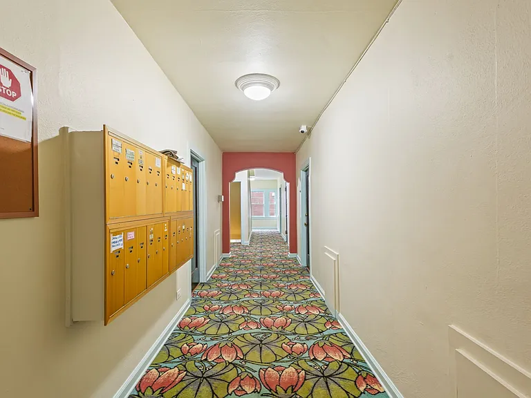 The Glenden Apartments — Photo 18