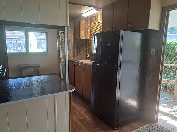 3rd image of 39522 Rosebush Ln