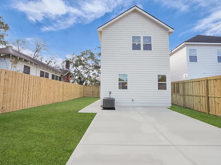 1230 E Anderson St — Photo 33