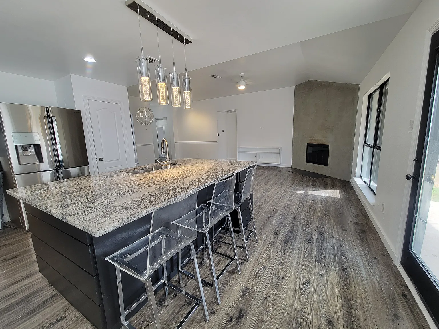3 bed, 1673 sqft, $2,500 — Photo 2
