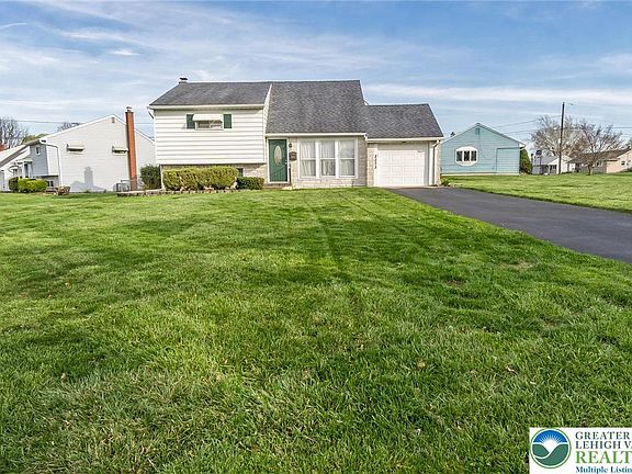 4th image of 2273 Vista Dr