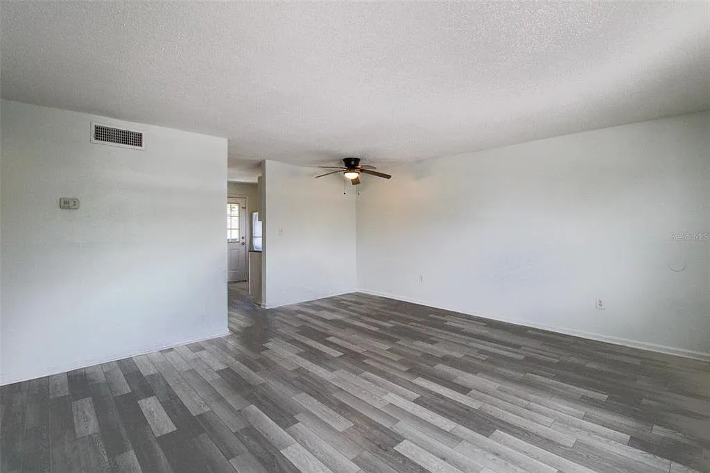 2 bed, 1.0 bath, 899 sqft, $1,350 — Photo 4