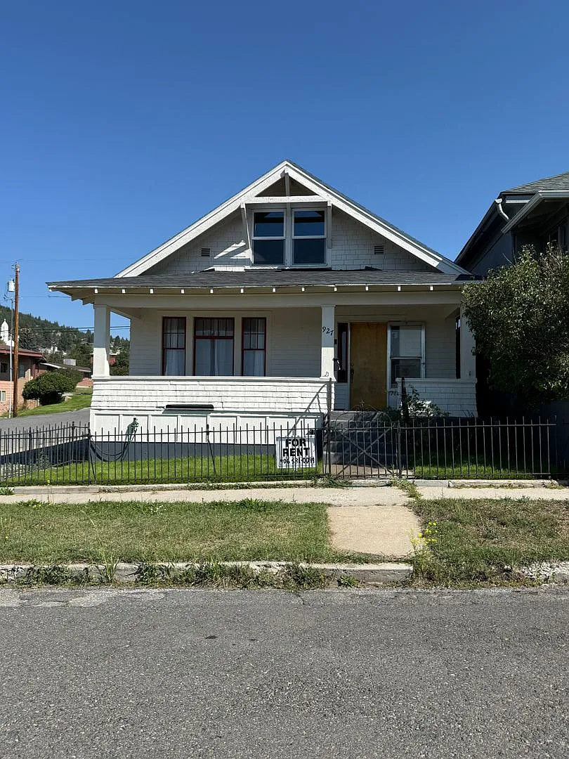 927 W Mercury — Photo 1