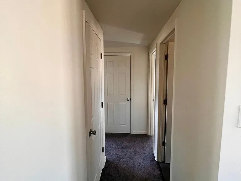 429 Belmont St — Photo 5