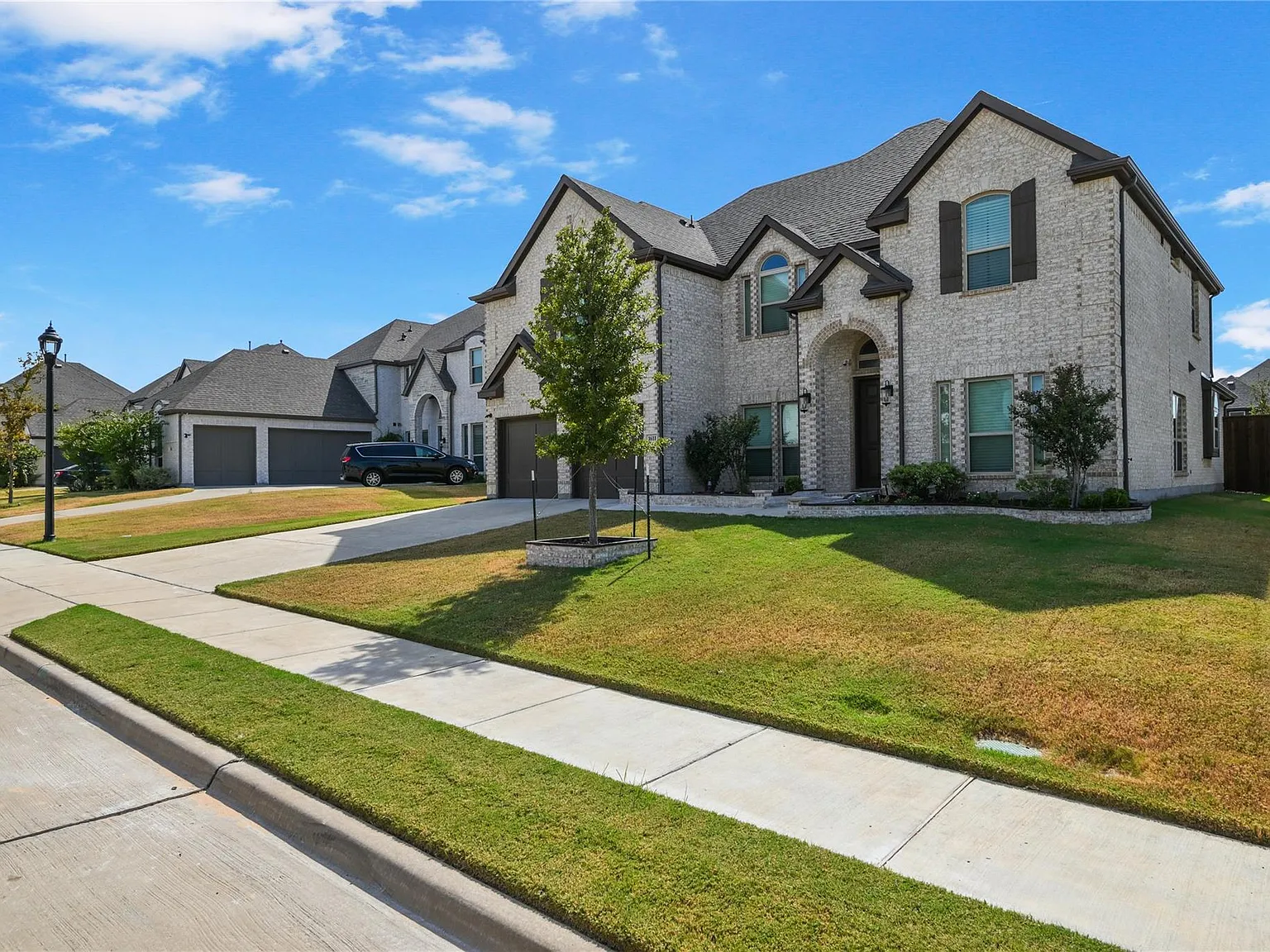 5 bed, 4.0 bath, 3673 sqft, $4,500 — Photo 3