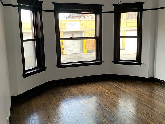 2nd image of 1018 N Damen Ave