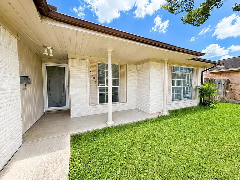 4006 Dalmatian Dr — Photo 2