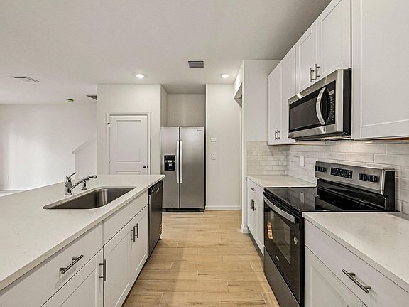 5th image of 642 Salisbury Cir