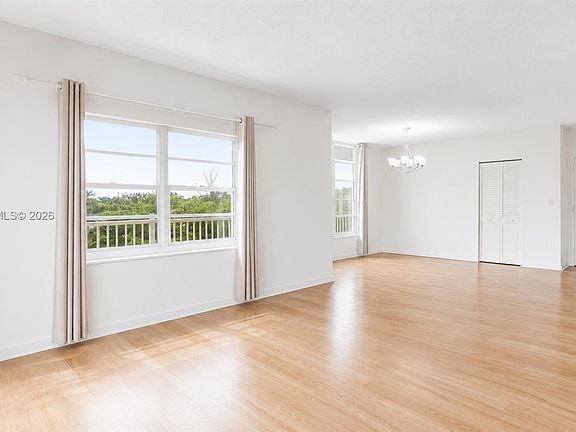 3rd image of 300 Bayview Dr APT 315