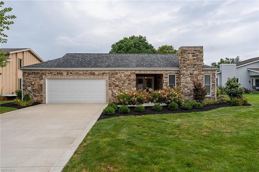 4742 Tanglewood Cir NE photo 1