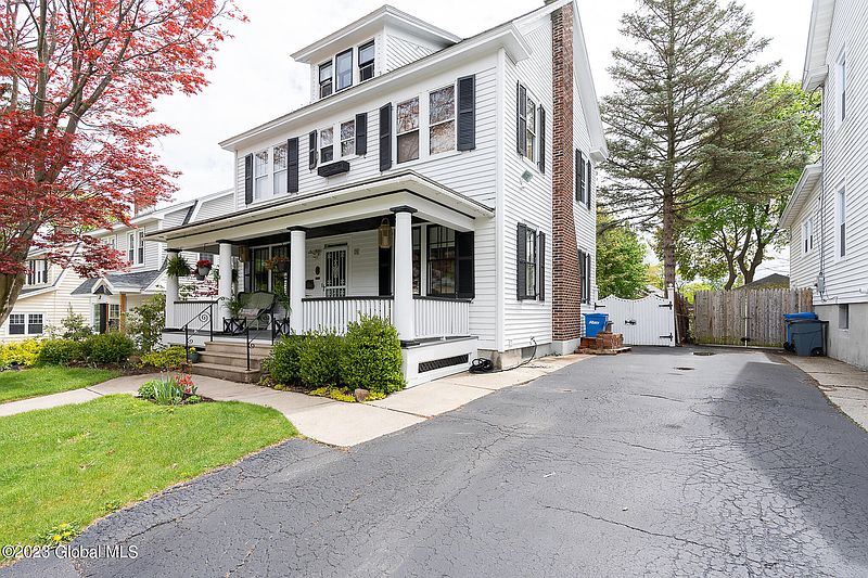 2nd image of 29 Brookline Avenue
