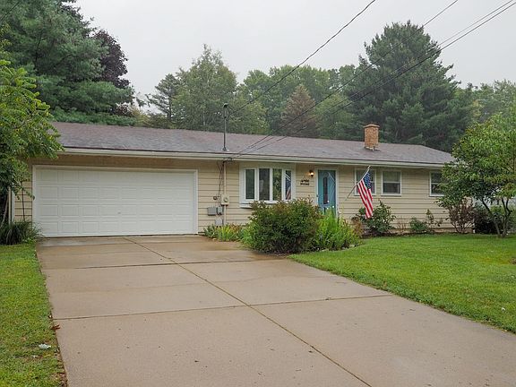 548 Cosmopolitan Ave-102