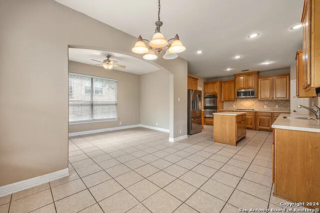 410 Cadence Hl — Photo 9