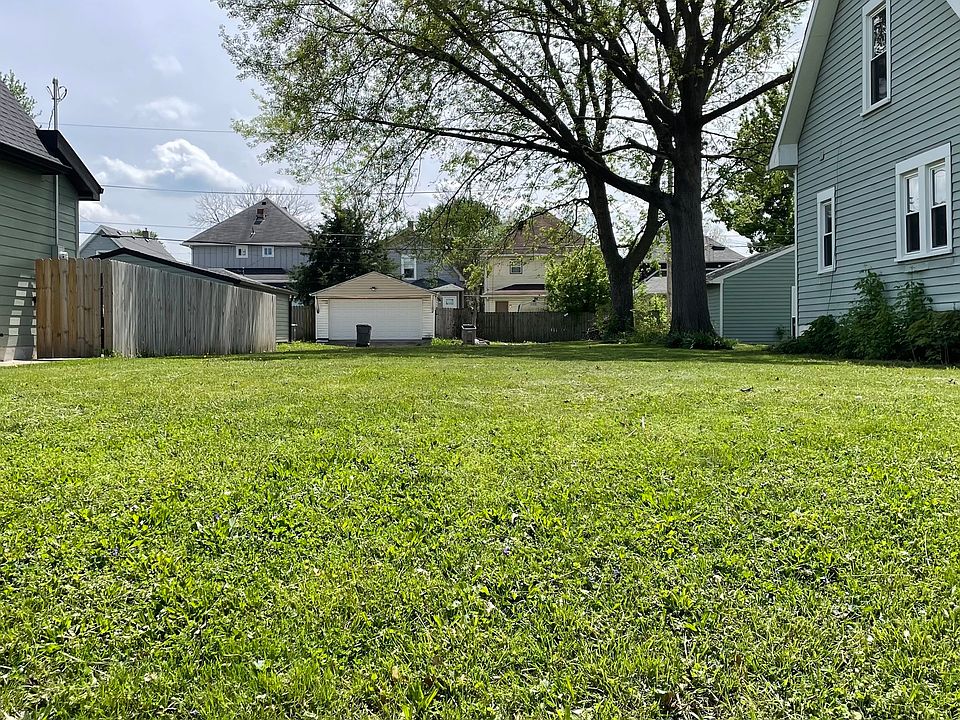 2nd image of 1915 Hoyt Ave