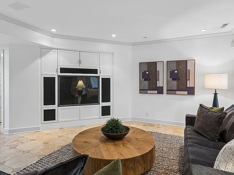14341 Hamilton St — Photo 40