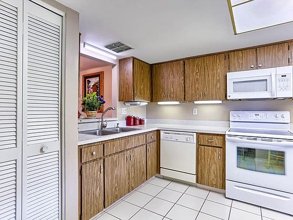 4th image of 8320 High Point Cir APT 2