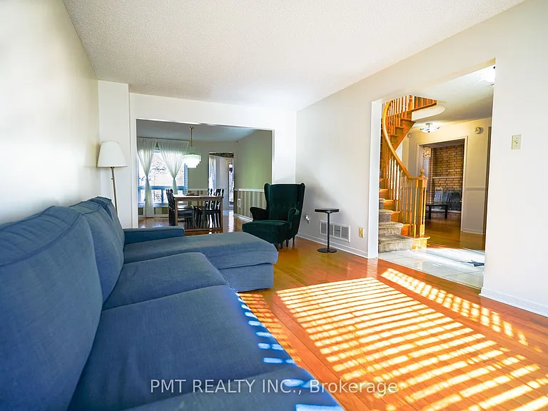 26 Dartmoor Dr #MAIN — Photo 4