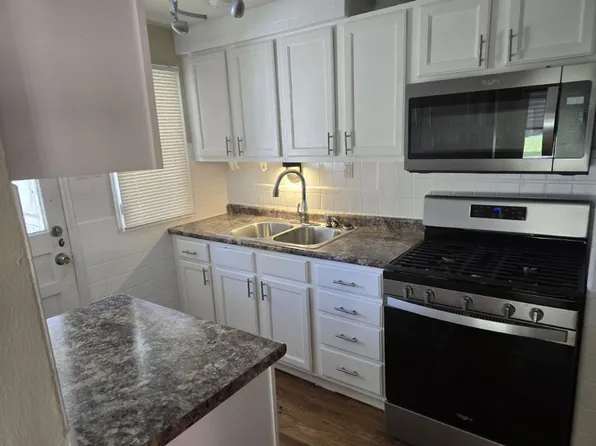 1901 N Hanley Rd, Saint Louis, MO 63114