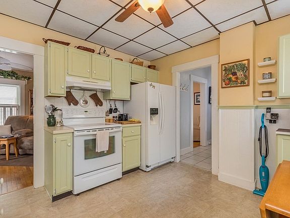 4th image of 100 Rainville Ave