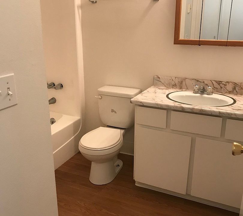 1st image of 1405 Lewis St #16