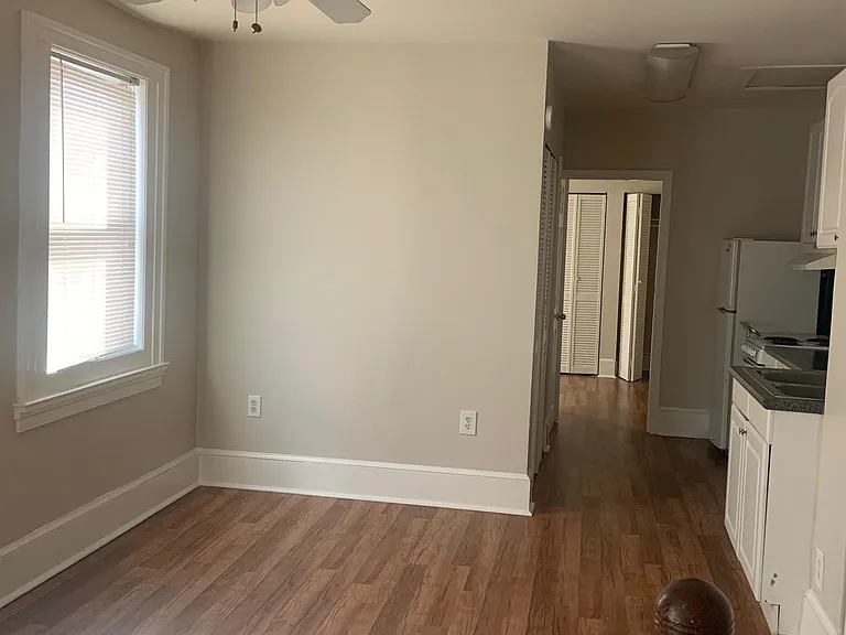 Beautiful Laminated Flooring with Ceiling Fan/Light
