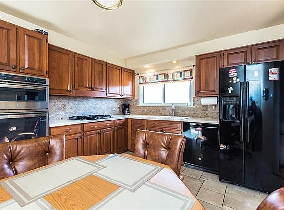 2nd image of 832 Lamplight Ln