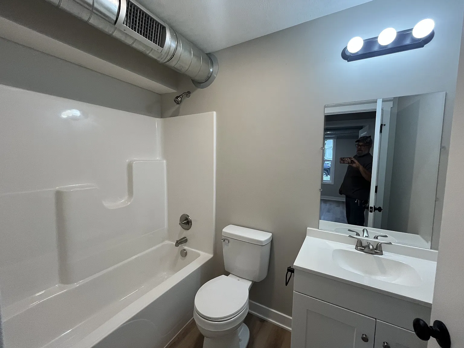 447 Oak Ave — Photo 2
