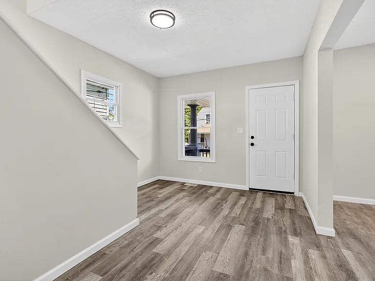 3203 Saratoga Ave — Photo 3