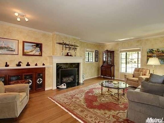 2nd image of 2932 Land Park Dr