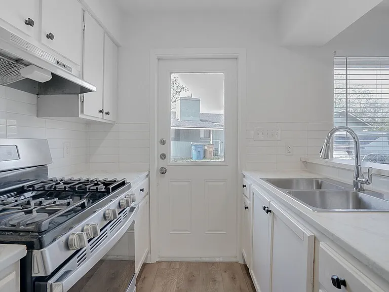 304 John Nance Garner Cir #A2 — Photo 9
