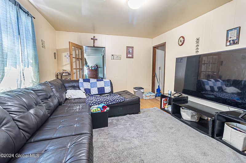 4th image of 14 Kimball St