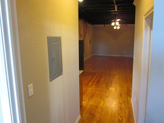 4th image of 208 N Bryan Ave APT 21