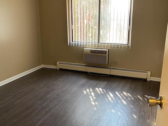 4th image of 8439 W Catherine Ave APT 111