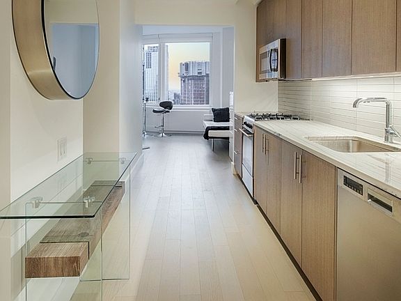 3rd image of 86 Fleet Pl APT 16N