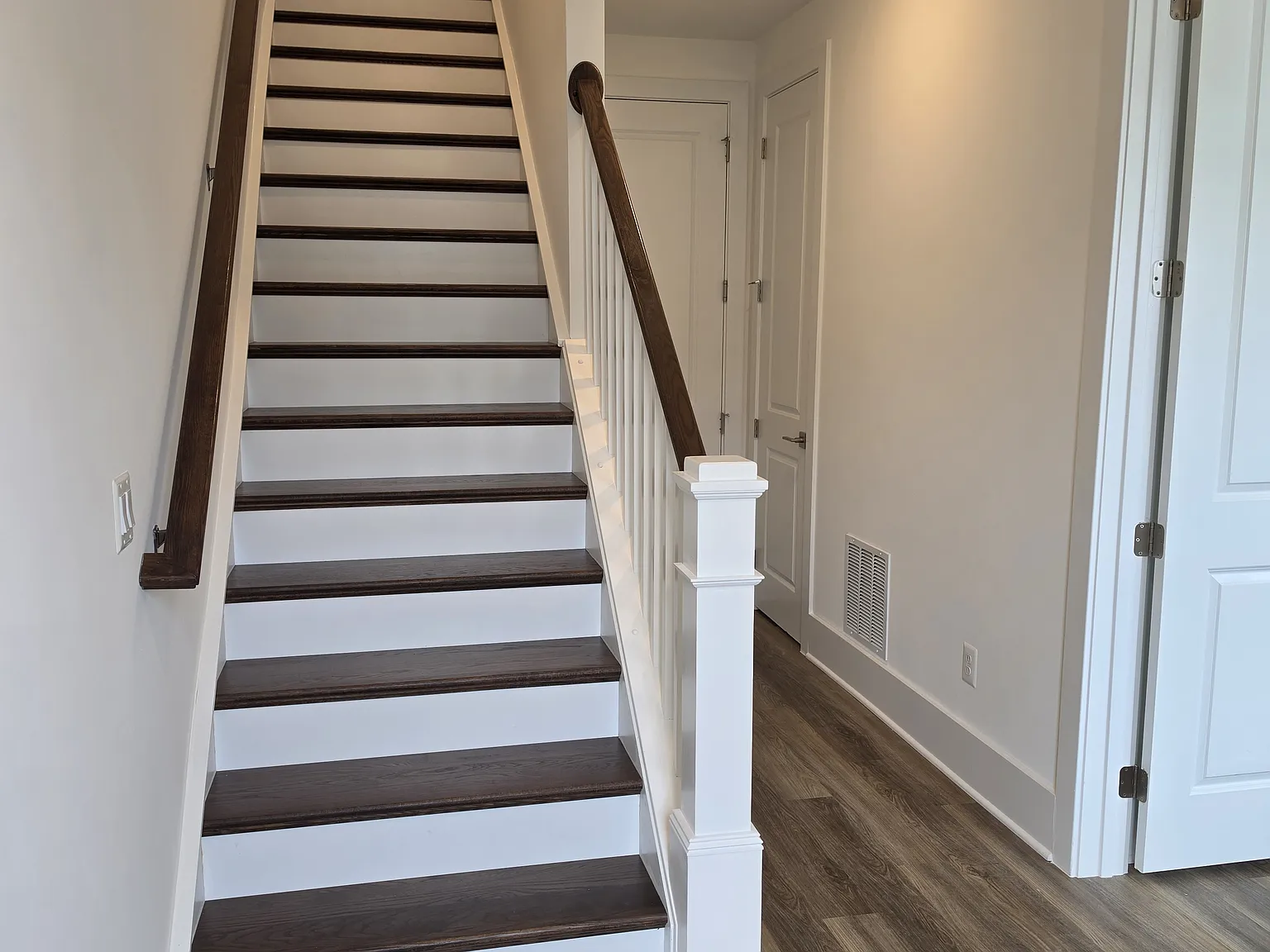 4 bed, 3.5 bath, 2008 sqft, $3,100 — Photo 2