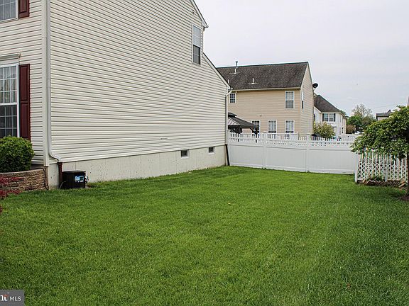 5th image of 1404 Apple Blossom Way