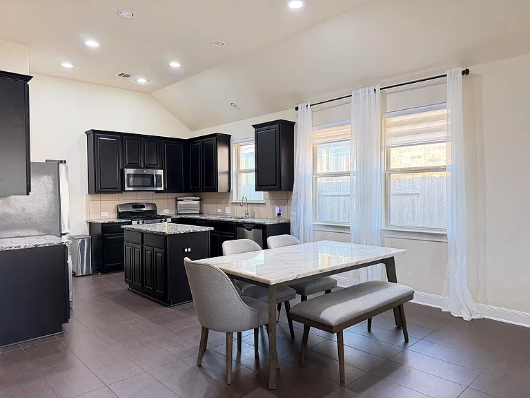 2432 Granite Hill Dr — Photo 8