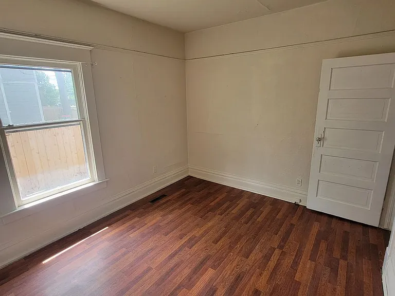 2112 N Astor St — Photo 5