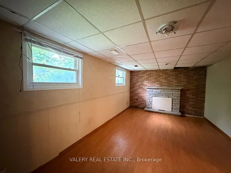 63 Paperbirch Cres #B — Photo 16