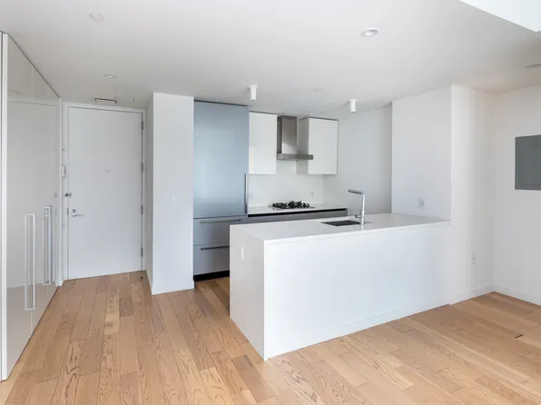 540 West 49th Street image 10 of 12