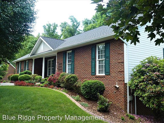 3rd image of 2557 Rivermont Cir