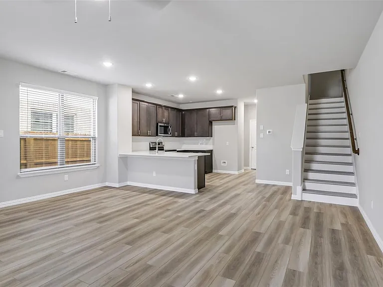 6717 Glimfeather Dr — Photo 3