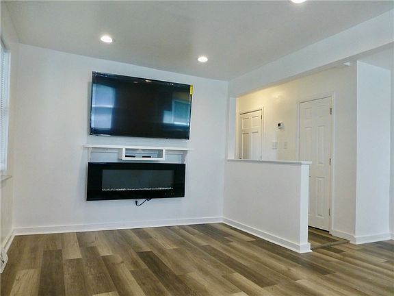 5th image of 136 Greenfield Ave
