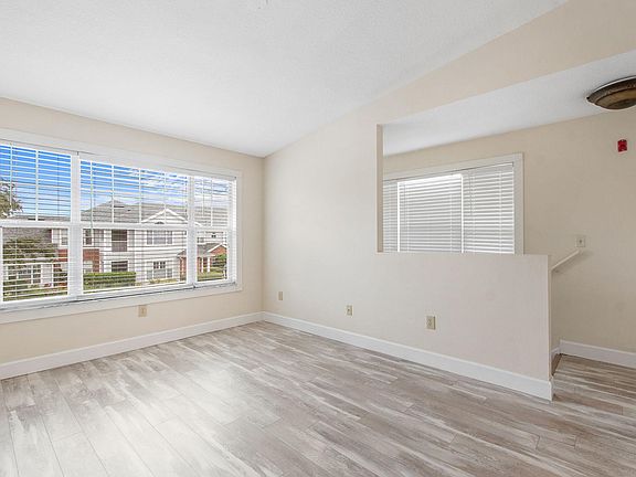 5th image of 27201 Harbour Vista Cir