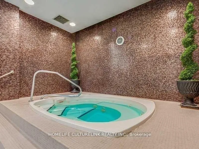 18 Kenaston Gdns N #305 — Photo 13