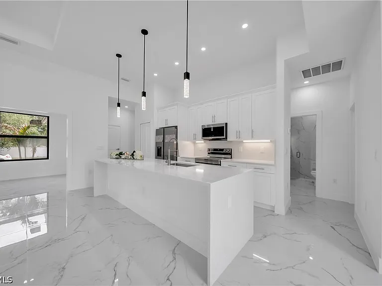 506 W 5th St — Photo 9