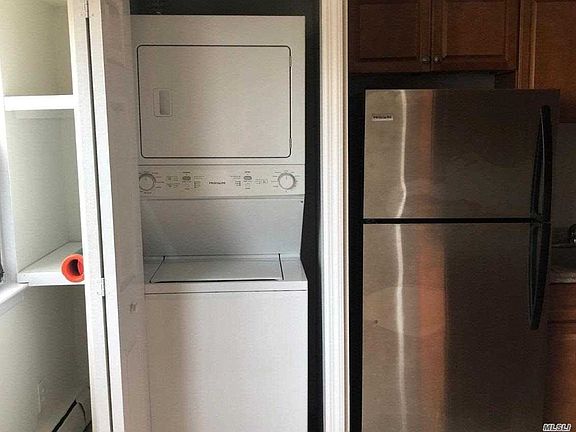 4th image of 159 Nassau Ave